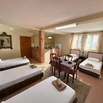 Shkodra Guest House & Trips