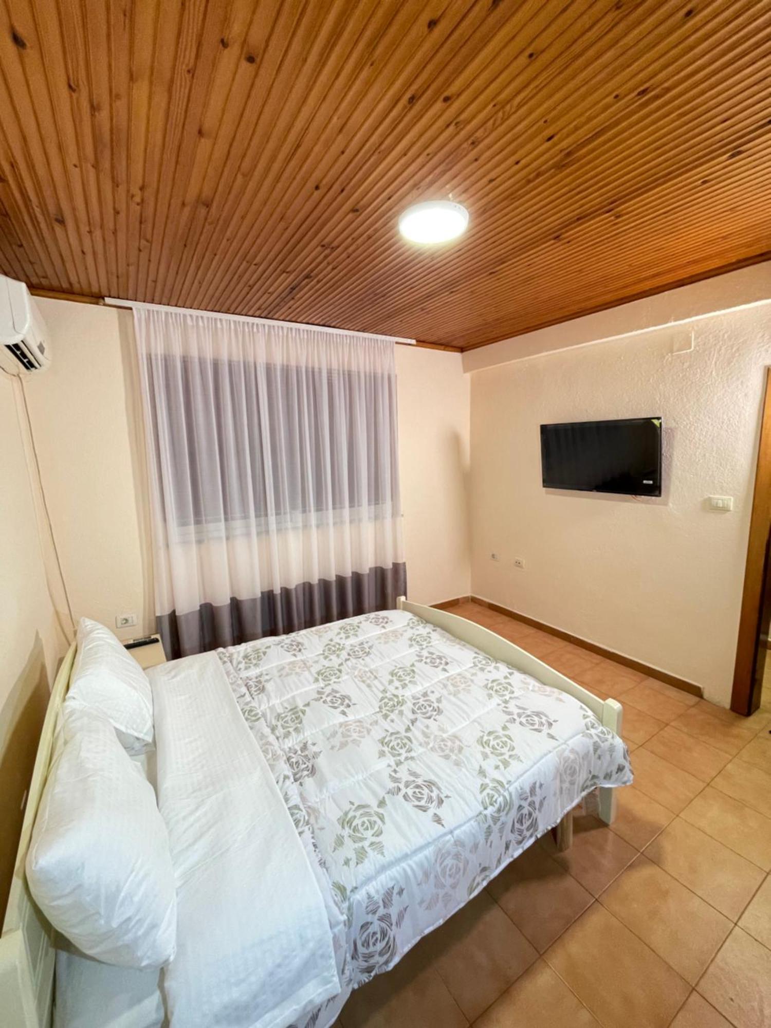 Shkodra Guest House & Trips 3*