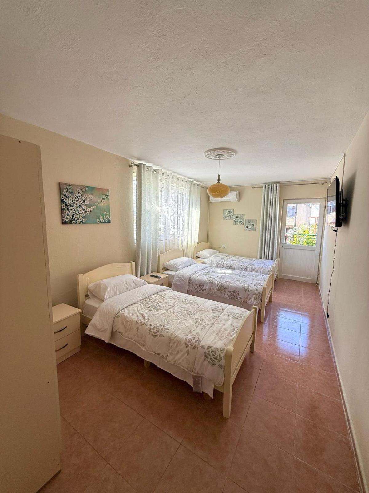 Shkodra Guest House & Trips 3*